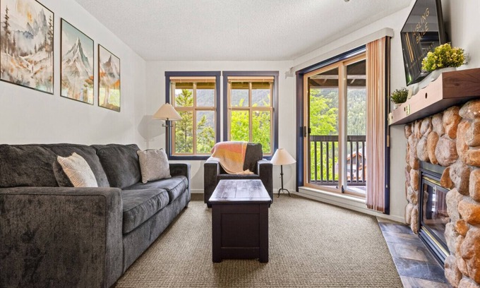 East Kootenay Apartment | Reach Your Peak | Ski In/Ski Out | Pool | Hot Tub