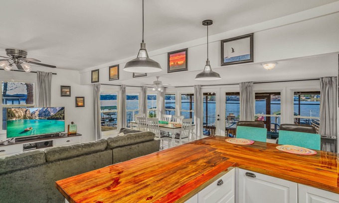 Cross Hill House | READY TO RELAX? Lake front house w/beautiful Sunsets on Lake Greenwood