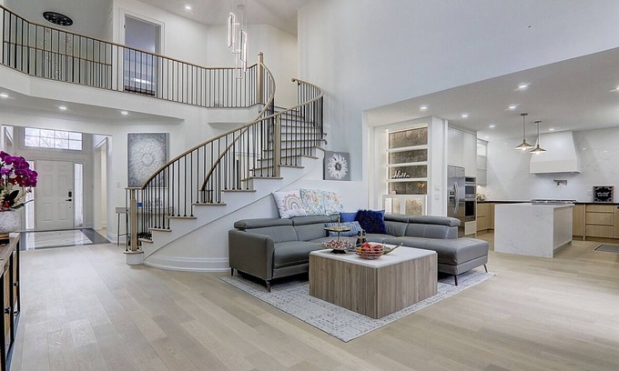 Newmarket Villa | Real home feeling stay!