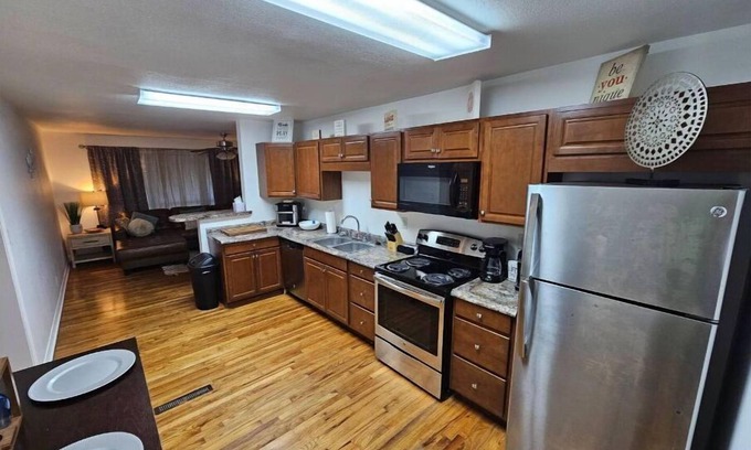 Chapel Ridge House | Really close to FSU, walking distance! 5 br/2 full bath, 8 min drive to Airport!