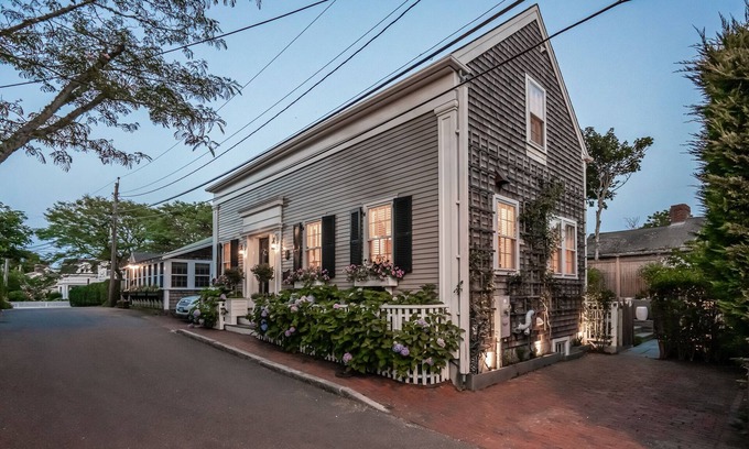 Nantucket Town House | Rebuilt Captains Home A Couple Blocks From Town Center