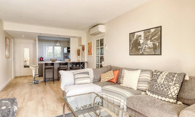 La Faviere Apartment | Recent T3 in residence with swimming pool in La Favière