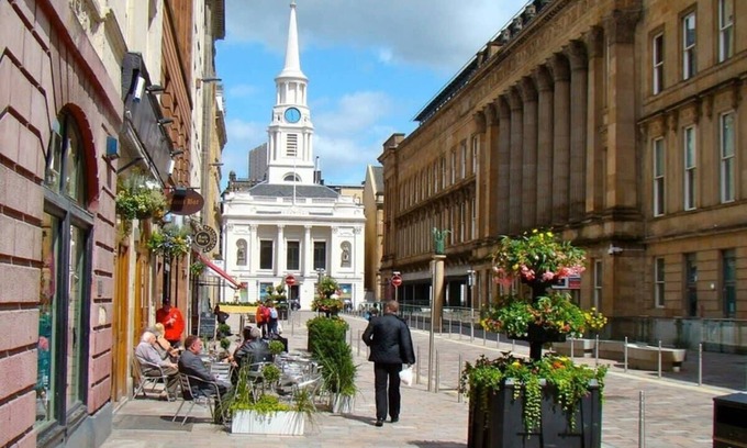 City Centre Glasgow Apartment | Recently Decorated Cozy 2 Bed in Glasgow City