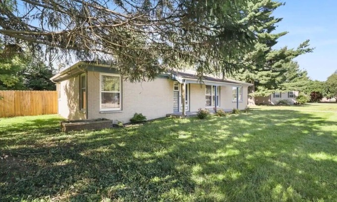Prairieton House | Recently remodeled- Cute and Cozy Two Bedroom