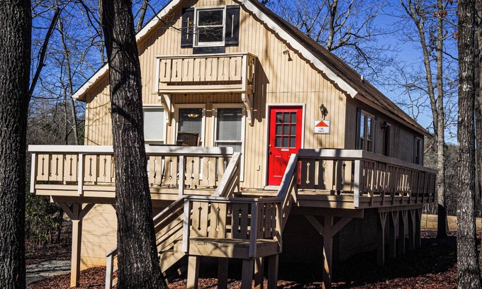 Pine Mountain Cabin | Recently renovated, beautiful chalet just miles from Wild Animal Safari