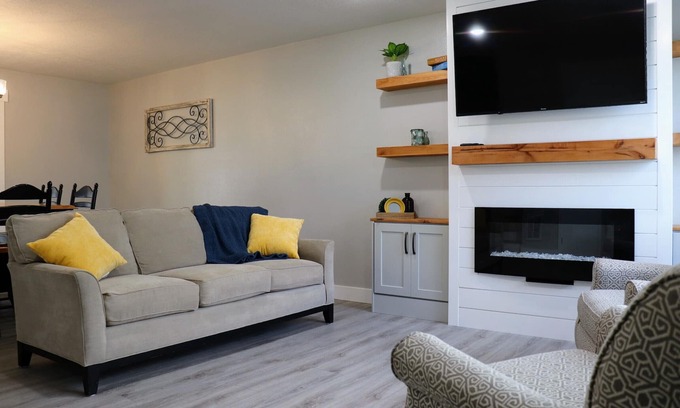 Lindon House | Recently Renovated, great location, close to freeway, lakes, slopes, and more.