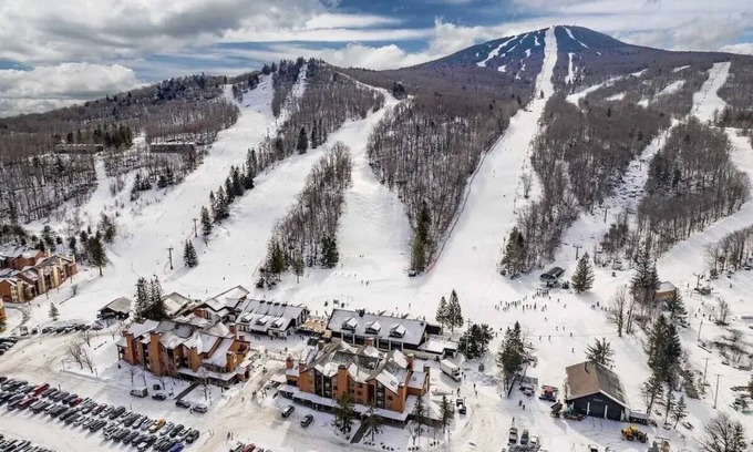 Killington Condo | Recently Updated Ski-In/Ski-Out at Pico Mountain - Steps to the Lifts