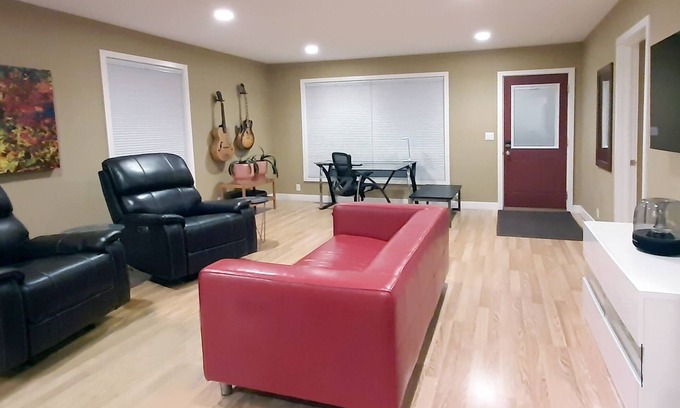 Rochester House | Recliners. Single Level Living. Walk in shower.