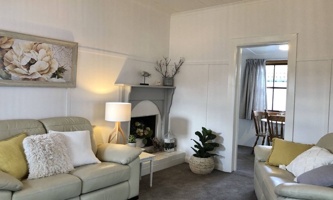 Kingston Beach Cottage | Recreation Cottage - charming quiet beach getaway
