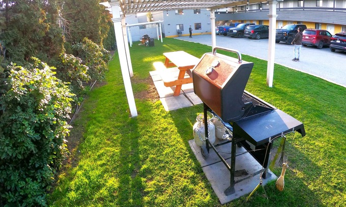 Central Okanagan Hotel | Recreation Inn & Suites