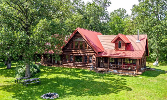 Walker Cabin | Red Barn Lodge with a Boat slip at Leach Lake