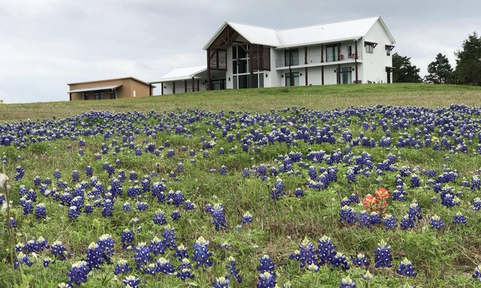 Brenham House | Red Berry Hollow for a Wedding Party, Aggie Event, Round Top or Family Retreat!