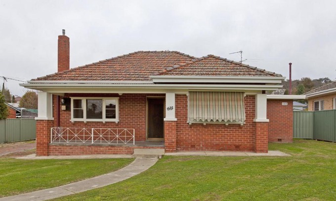 Albury House | Red Brick Beauty - Central Cottage