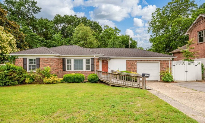 Tuscaloosa House | Red Brick Ranch- 2.3 miles to UA- Fenced Backyard