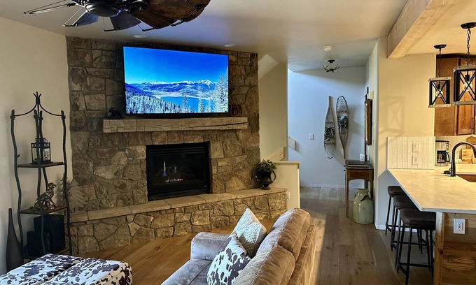 Dillon House | Red Buffalo Lodge at Lookout Ridge, Dillon CO. Within 30 min of 6 ski resorts!