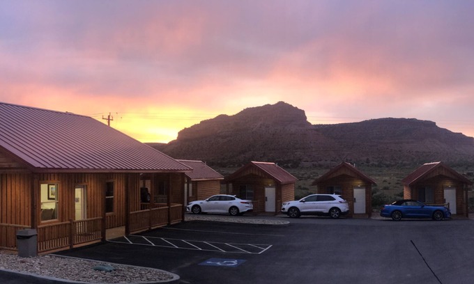 Kanab Hotel | Red Canyon Cabins
