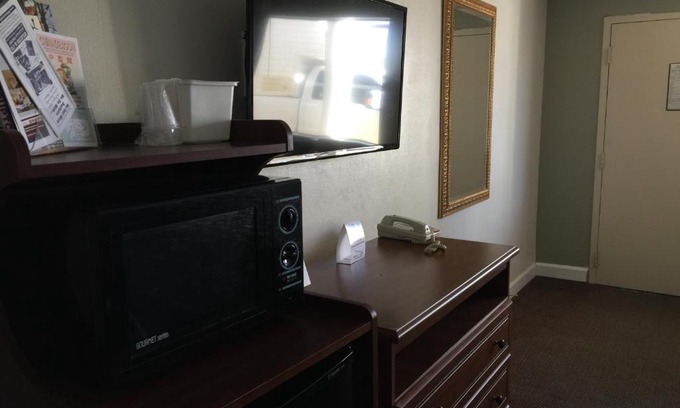 Danville Hotel | Red Carpet Inn & Suites - Danville