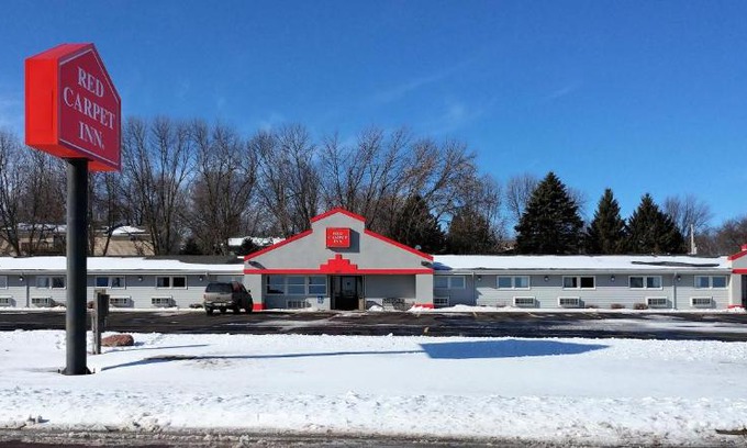 Windom Hotel | Red Carpet Inn - Windom
