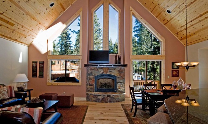 Tahoe City House | Red Cedar on North Shore - Beautiful 3BR w Gorgeous Furnishings in Tahoe City