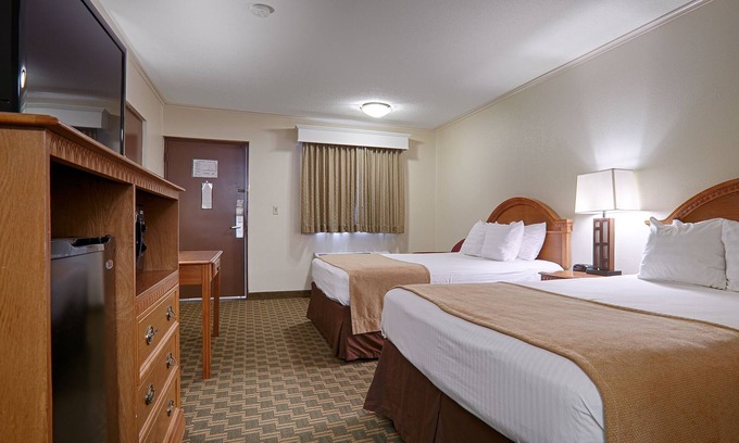 Newton Hotel | Red Coach Inn