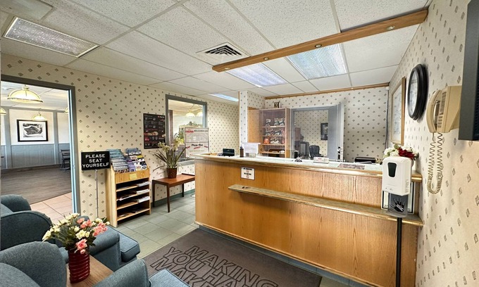 Terrace Bay Hotel | Red Dog Inn