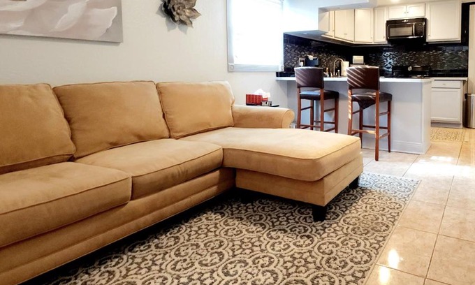 Lakeland Apartment | RED DOOR HOUSE