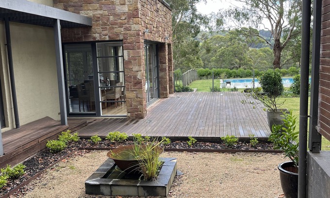Main Ridge House | Red Hill Retreat