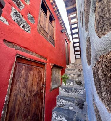 Chio House | Red House