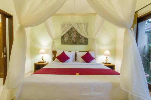 Kedewatan Villa | Red Lily Villa