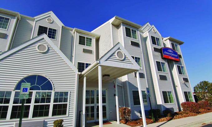 Elk Grove Village Hotel | Red Lion Inn & Suites Elk Grove Village