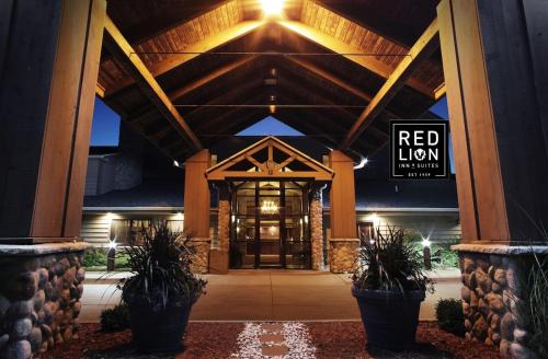 Grimes Hotel | Red Lion Inn & Suites Grimes
