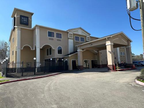 Humble Hotel | Red Lion Inn & Suites IAH Airport East