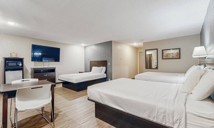 Olathe Hotel | Red Lion Inn & Suites Olathe Kansas City