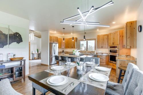 Red Lodge House | Red Lodge Home with Outdoor Kitchen and Fire Table!