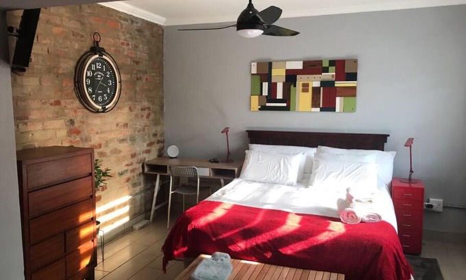 Lynnwood Ridge Apartment | Red Lotus Studio Pta East-No Loadshedding