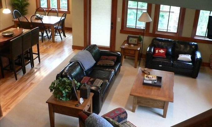 Rossland House | Red Mountain Resort Mountainside Chalet. Minutes from World Class Skiing