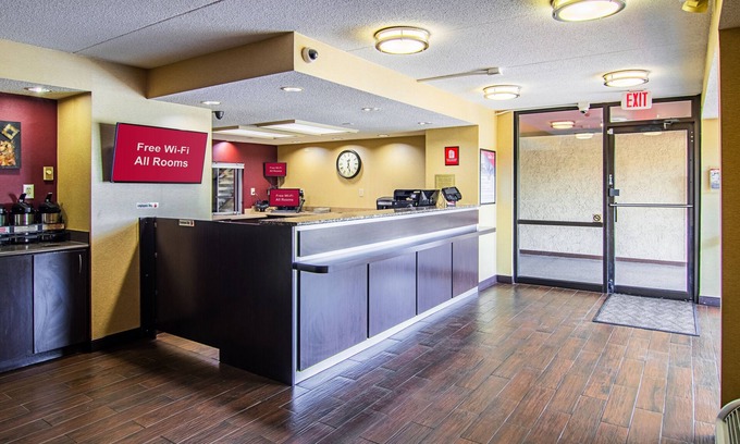 Southfield Hotel | Red Oak Inn Detroit - Southfield