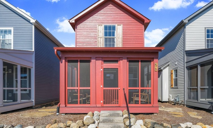Ottawa House | Red Red Wine | 2 Bed, 2.5 Bath
