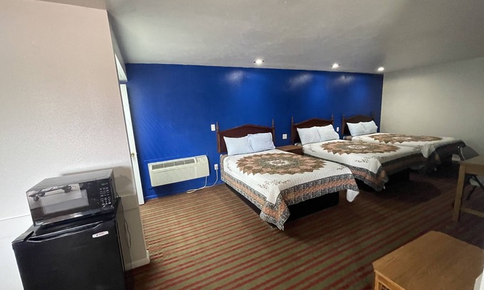 Clarksville Hotel | Red River Inn