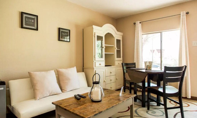 Manchaca House | Red Robin Casita Is A Comfortable Home Away From Home