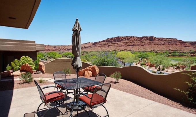 St. George House | Red Rock