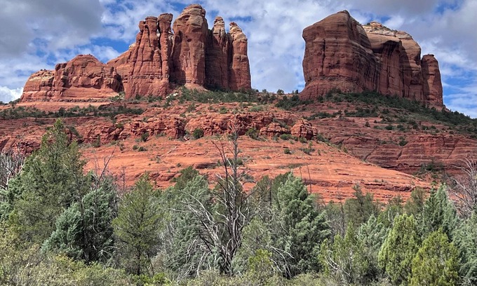 Oak Creek House | Red Rock Views! Pool~Pickleball~Hike~Golf, Deck Overlooks the 9th Green! Sedona