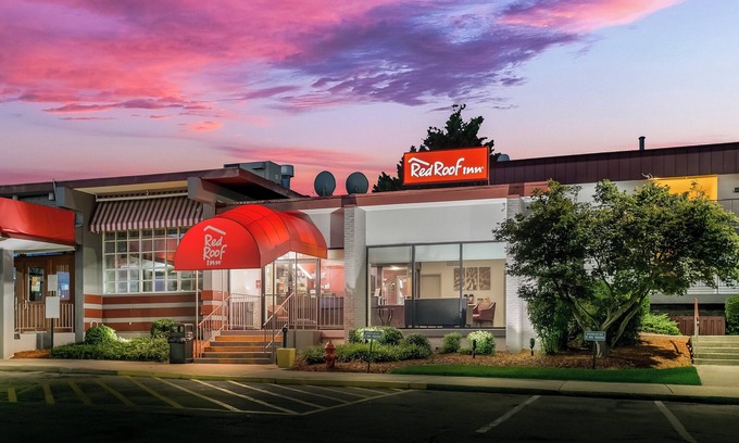 Woodlawn Hotel | Red Roof Inn Baltimore