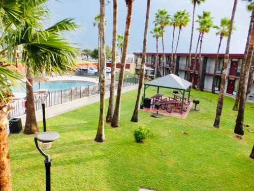 Central City Hotel | Red Roof Inn Corpus Christi North - Near Downtown