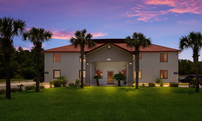 Crestview Hotel | Red Roof Inn Crestview