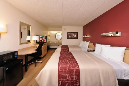 Warren Hotel | Red Roof Inn Detroit - Warren