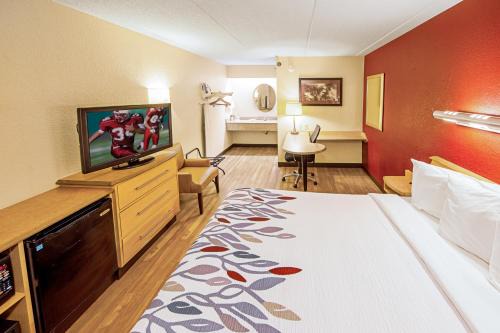 Northside Hotel | Red Roof Inn Jacksonville Airport