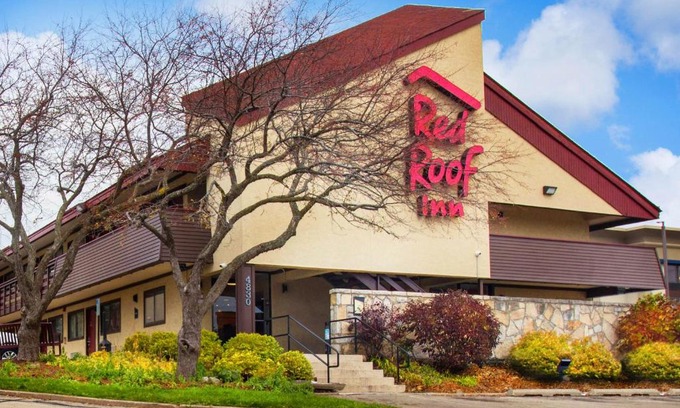 Madison Hotel | Red Roof Inn Madison, WI