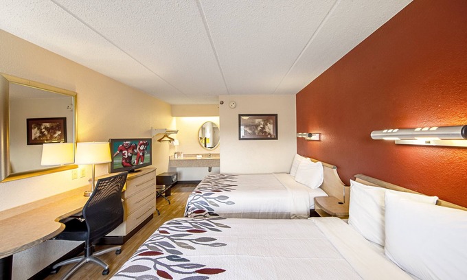 Milford Hotel | Red Roof Inn Milford - New Haven