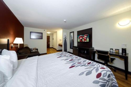 Osage Beach Hotel | Red Roof Inn Osage Beach - Lake of the Ozarks
